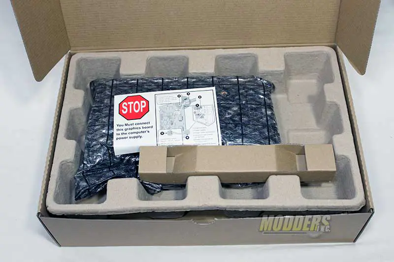 SAPPHIRE DUAL-X R9 270 inside the box Sapphire-Dual-R9-270-04