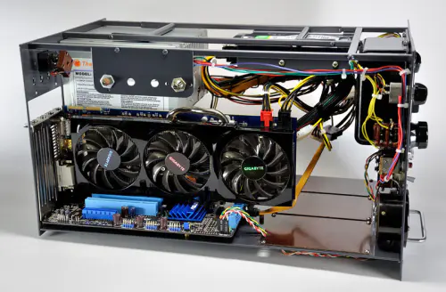 Iron Felix: Retro-futuristic Dieselpunk Casemod 8 Bootsect's Pullout mod