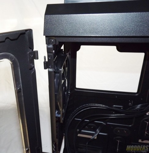 Thermaltake Urban T81 door hinge