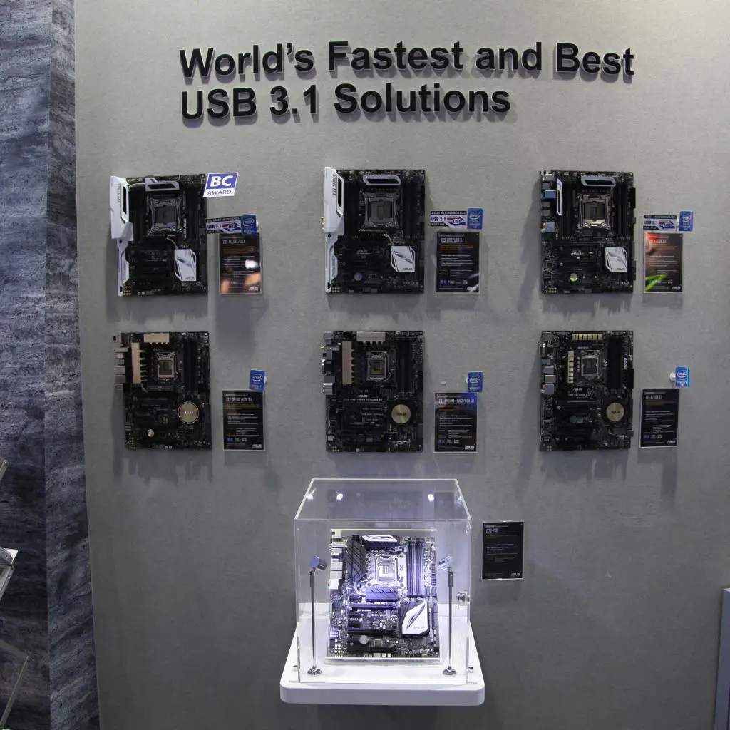 ASUS Republic of Gamers Showcase at Computex 2015 (PR) 6 USB3.1-2000