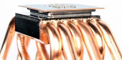 Warped Skylake CPU due to Heatsink pressure (Photo: PCGamesHardware.de)