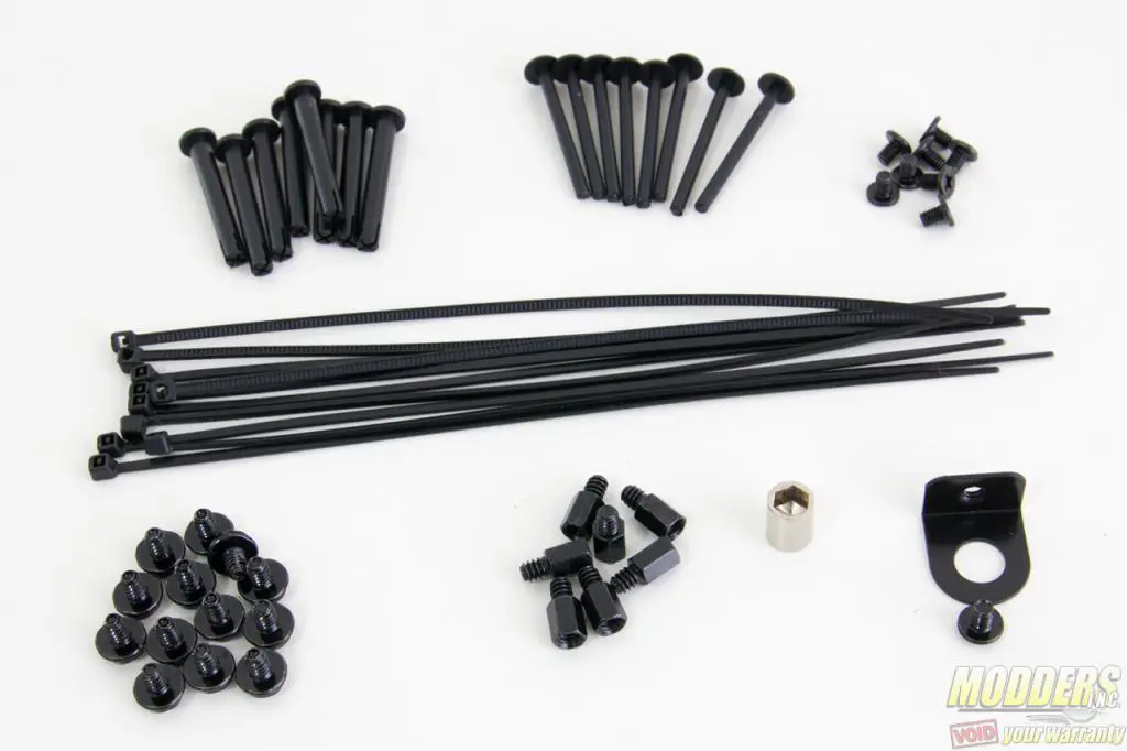 Cooler Master MasterBox 5 Case Review: Canada Model 5 Cooler Master MasterCase 5 Canada Model Accessories