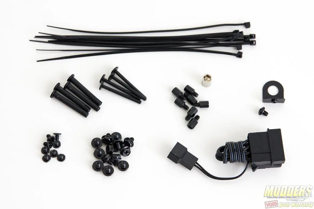 Cooler Master MasterBox 5 Case Review: Black with MeshFlow Front Panel Version (MCX-B5S1-KWNN-11) 5 CM MasterBox 5 Windowed Black with MeshFlow Front Panel Accessories