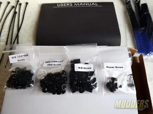 RAIDMAX Vampire Tower Computer Case Review 8 RAIDMAX Vampire Case- what is in the box