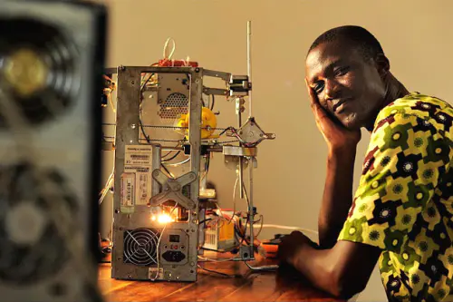 #INSPIRATION: West African Inventor Creates $100 3D Printer from E-Waste 2 #INSPIRATION: West African Inventor Creates $100 3D Printer from E-Waste #inspiration, 3D printer, africa, DIY, togo 1