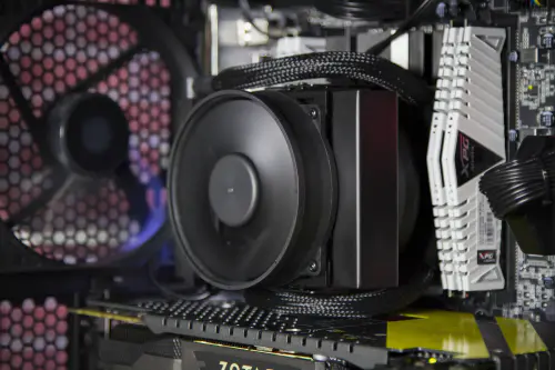 Cooler Master Announces Palm-sized MasterLiquid Maker 92 AIO CPU Cooler 8 Cooler Master Announces Palm-sized MasterLiquid Maker 92 AIO CPU Cooler AIO, Cooler, Cooler Master, CPU, heatsink, masterliquid 7