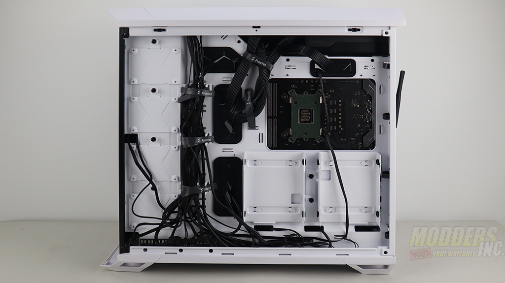 Torrent White : Fractal Design offers a white case ! - Overclocking.com